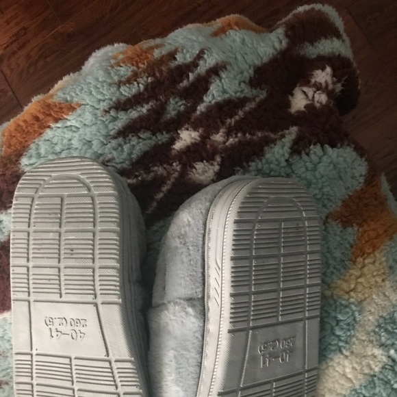 Grey warm slippers. Size 8. Very Comfortable. With hard soles. - Picture 9 of 9